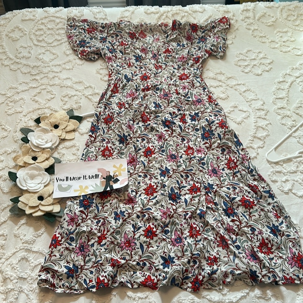LOFT flowery, flutter-sleeved dress Size 4